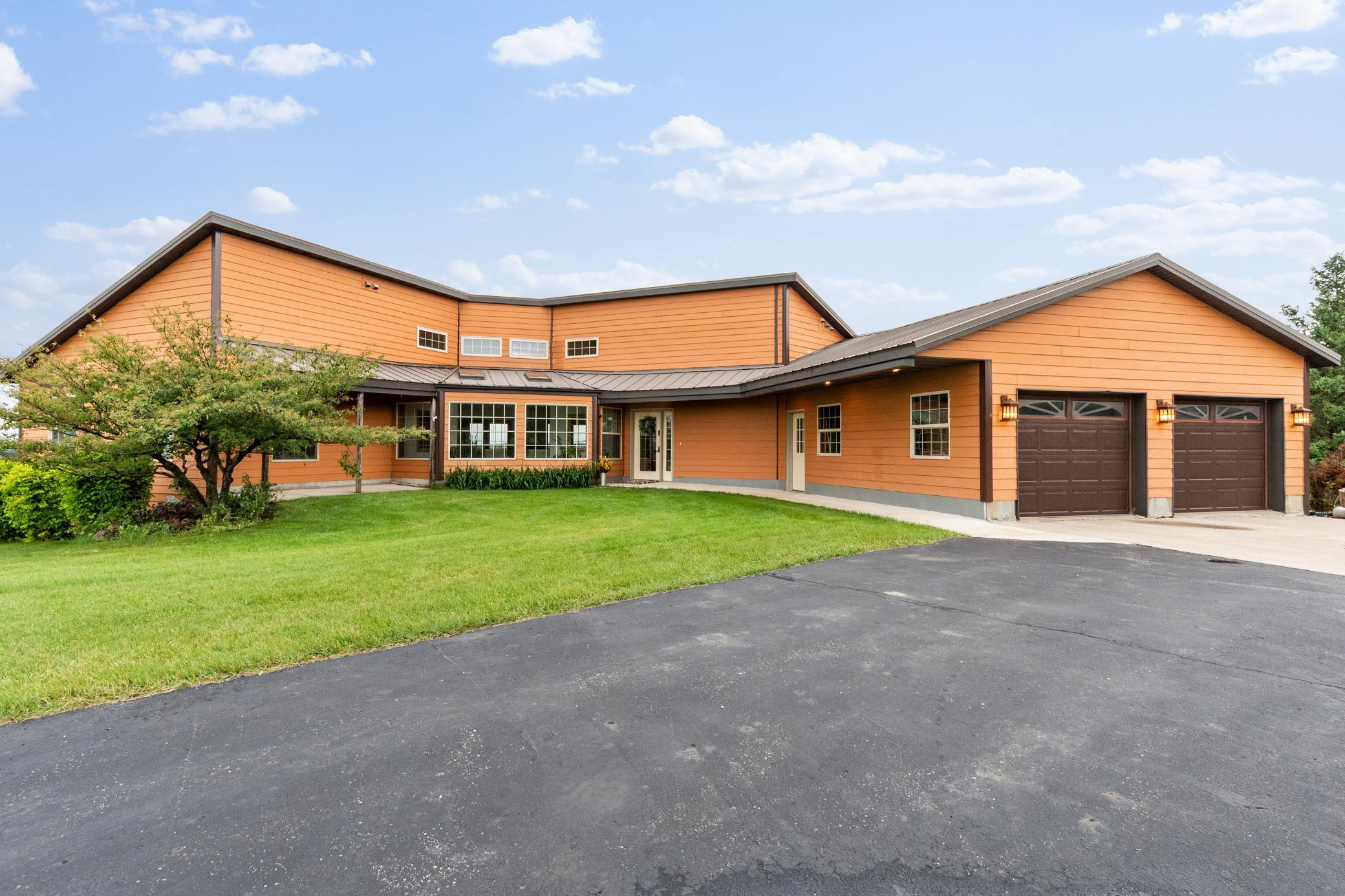 360 Karens Way NW