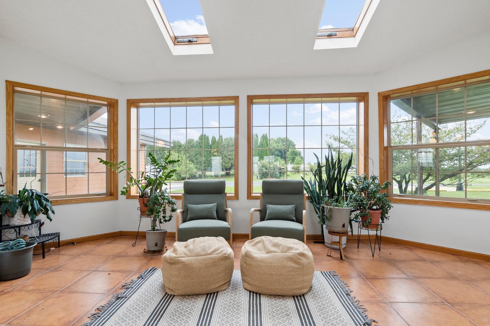 360 Karens Way NW