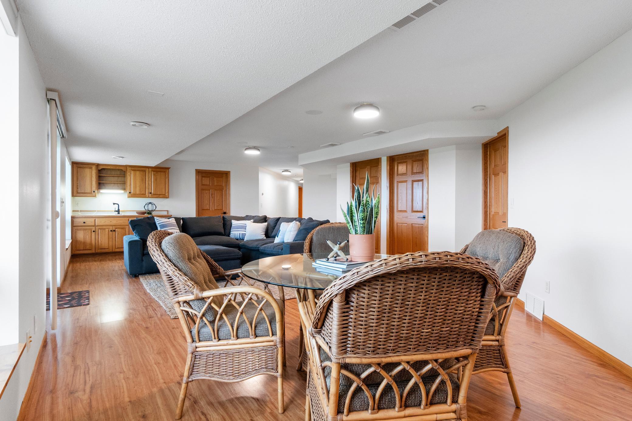 360 Karens Way NW
