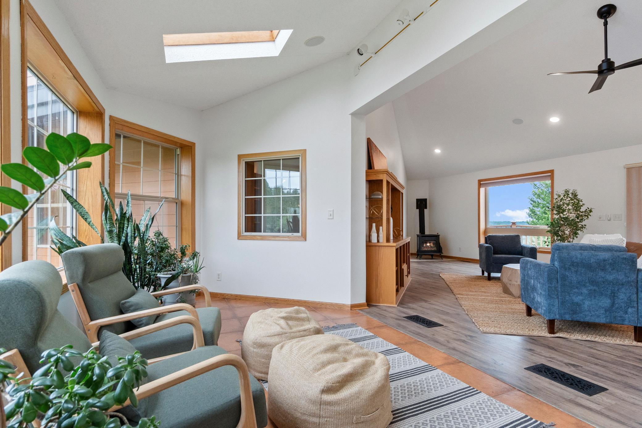 360 Karens Way NW