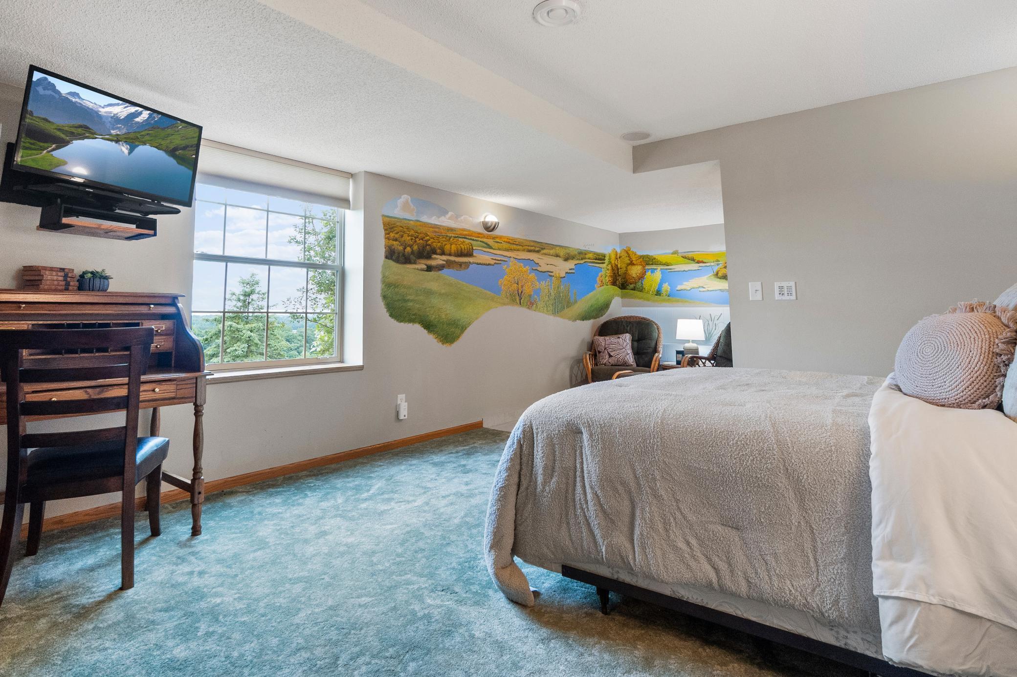 360 Karens Way NW