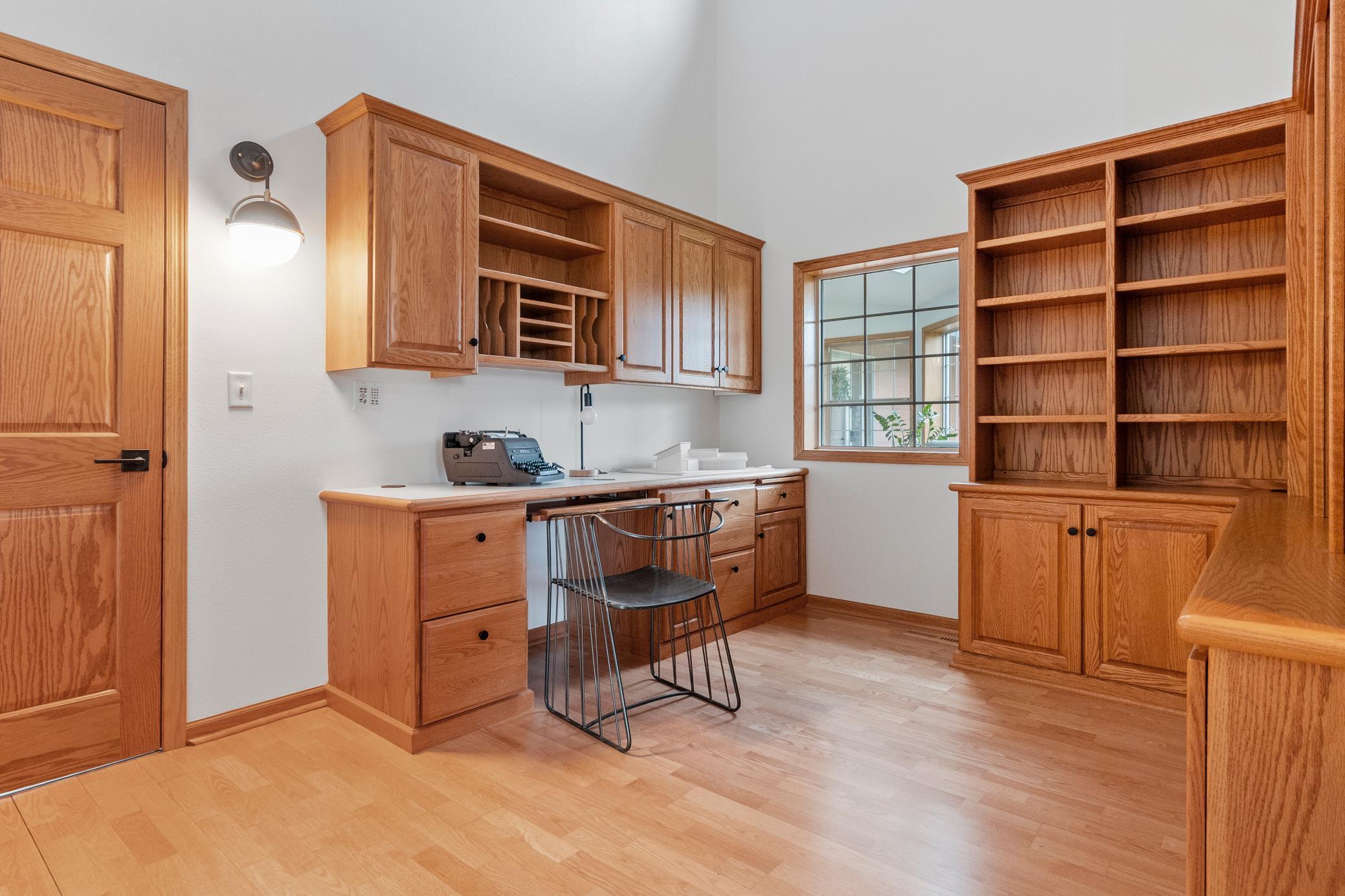 360 Karens Way NW