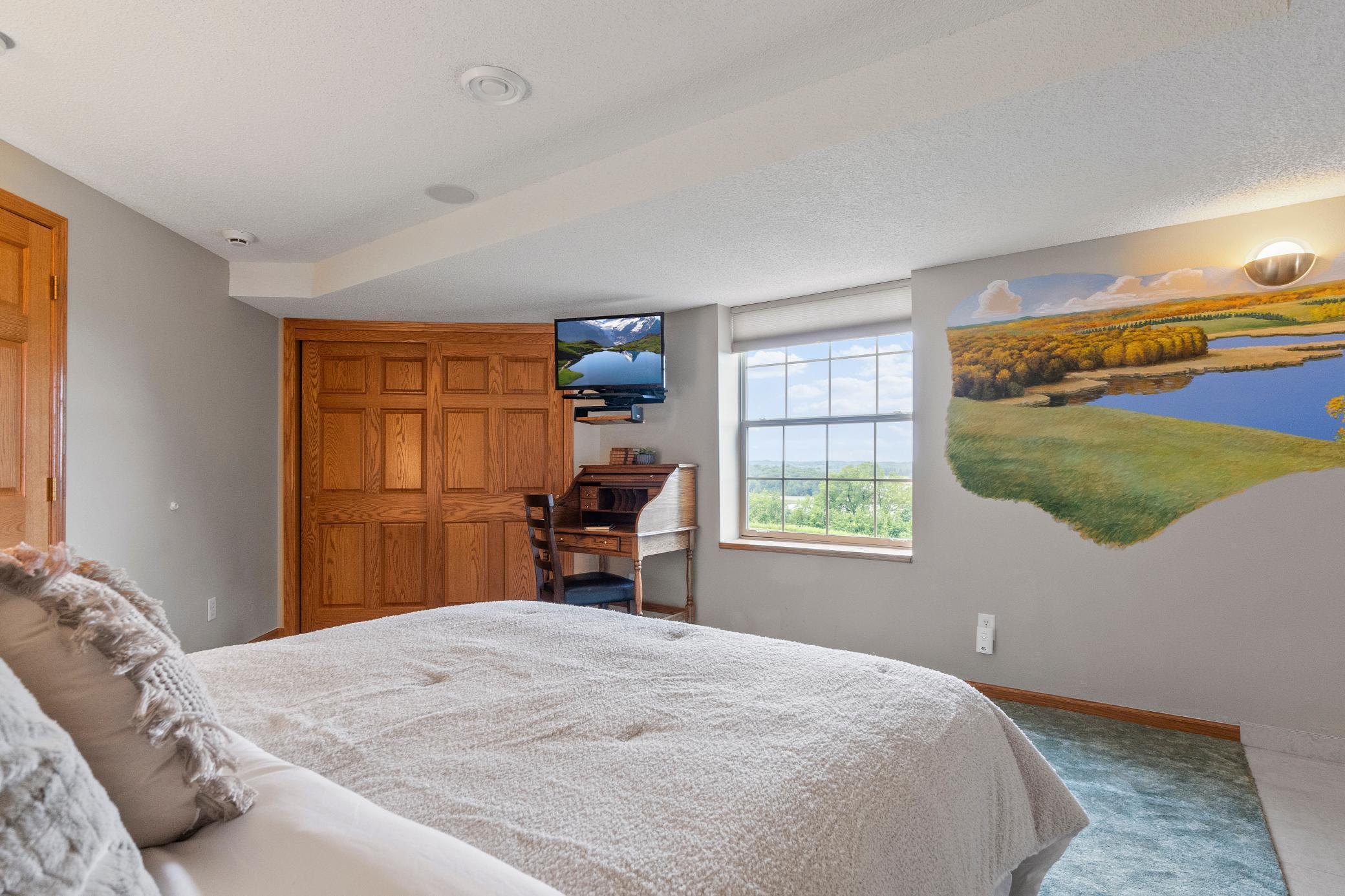 360 Karens Way NW