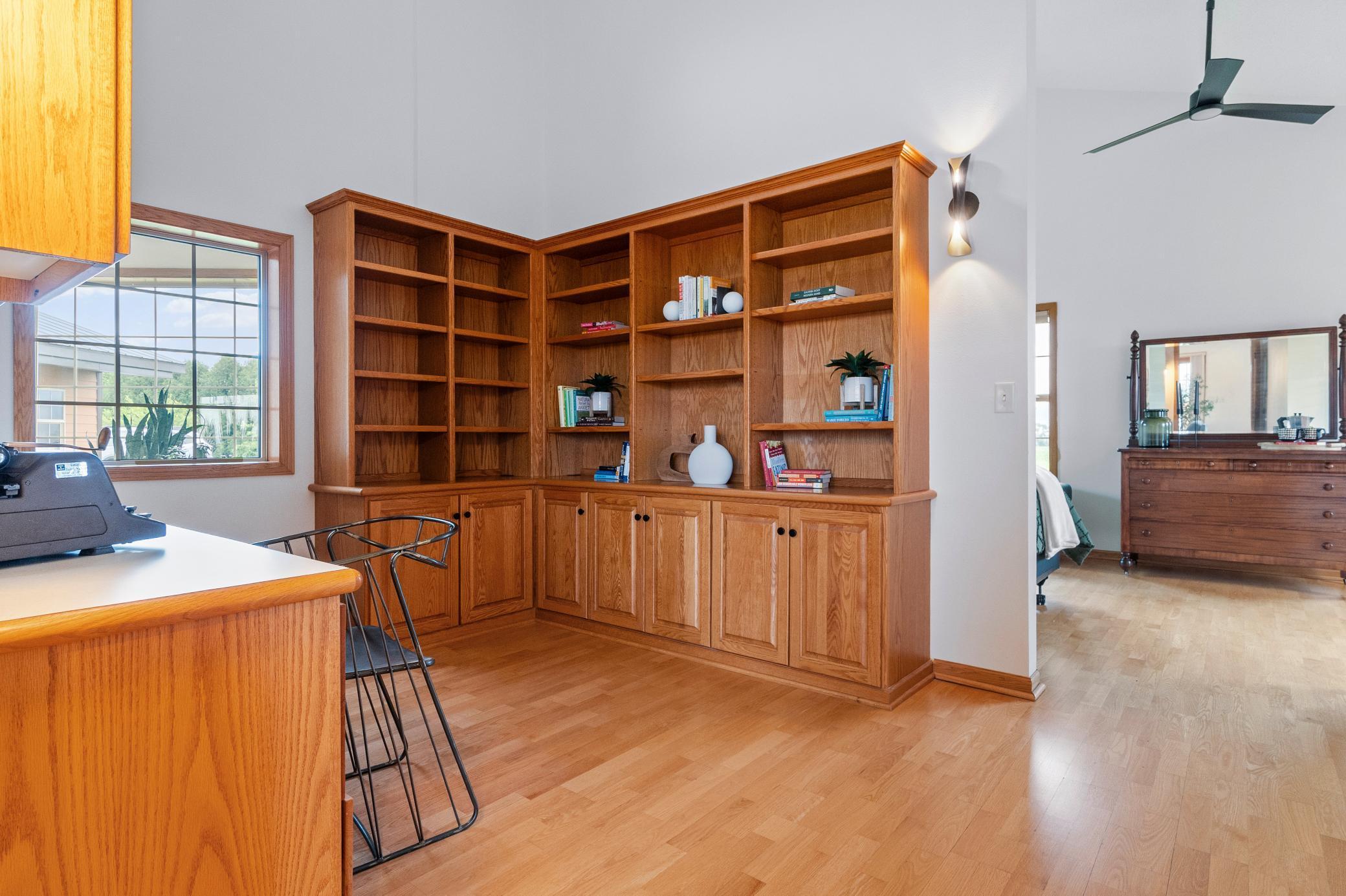 360 Karens Way NW