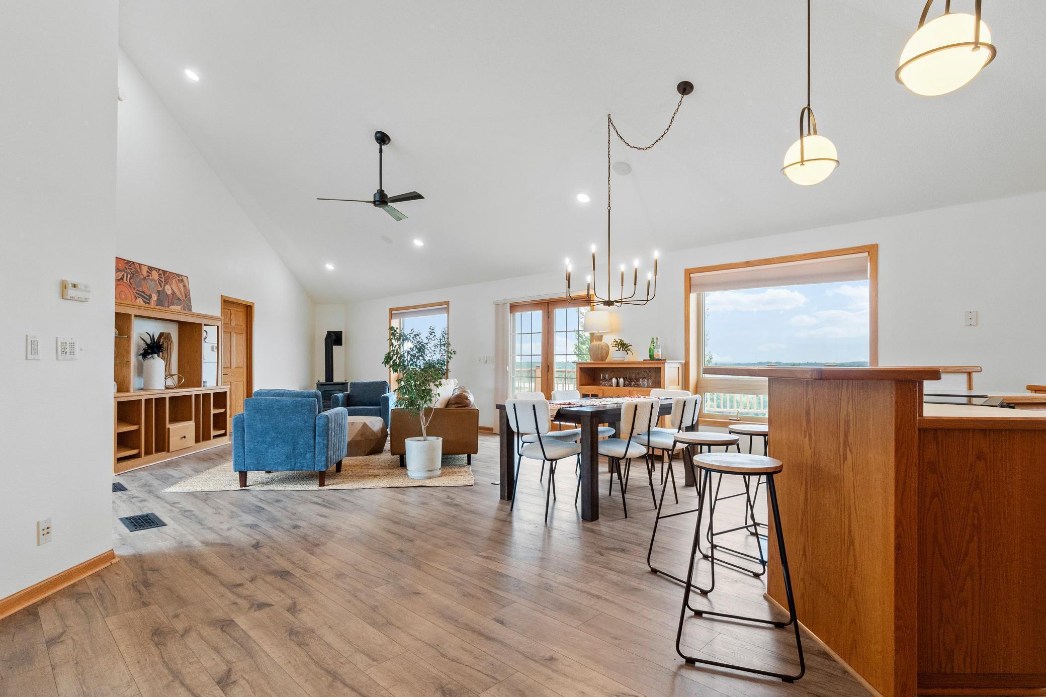 360 Karens Way NW