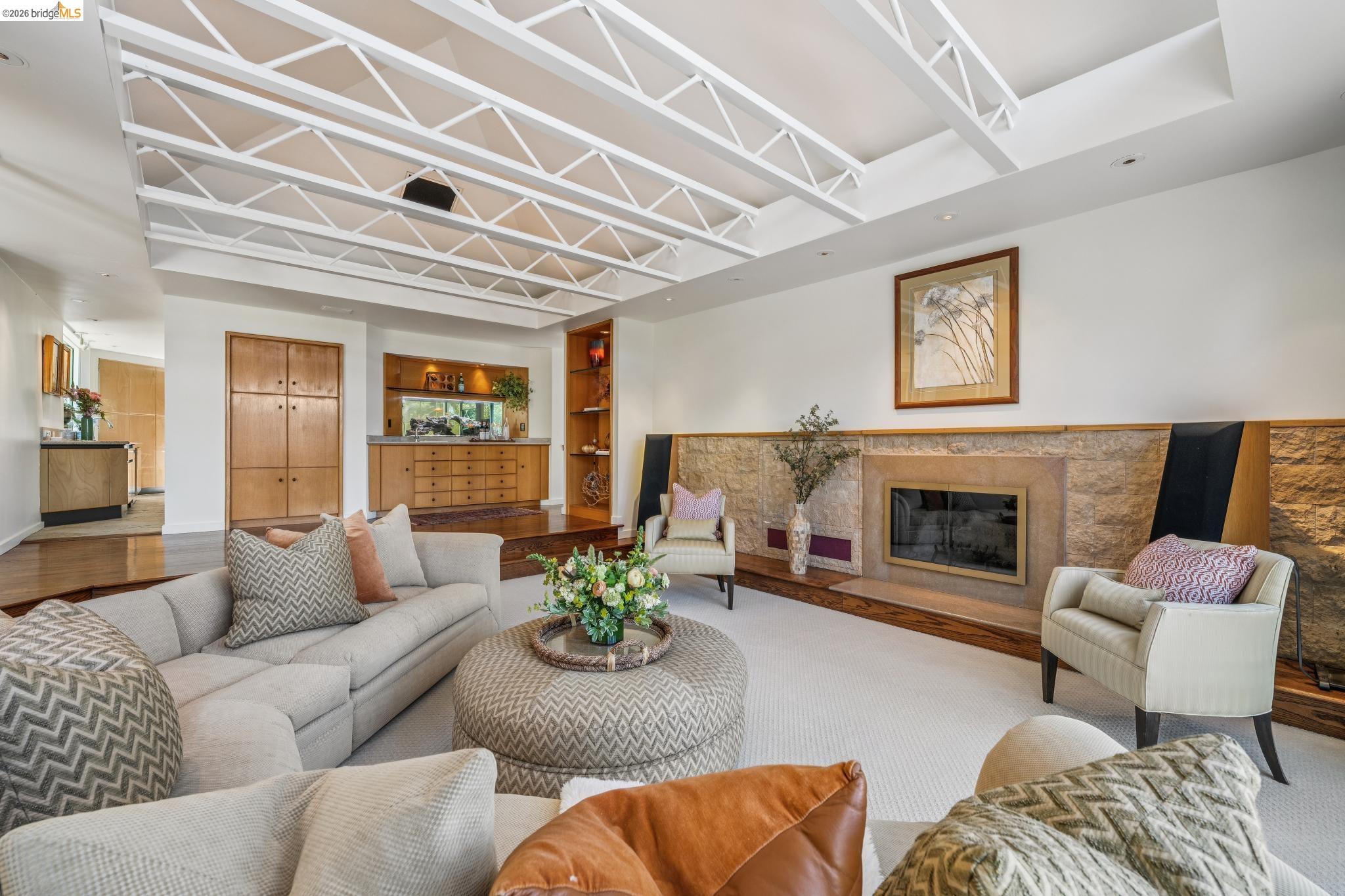 2223 Tunnel Rd