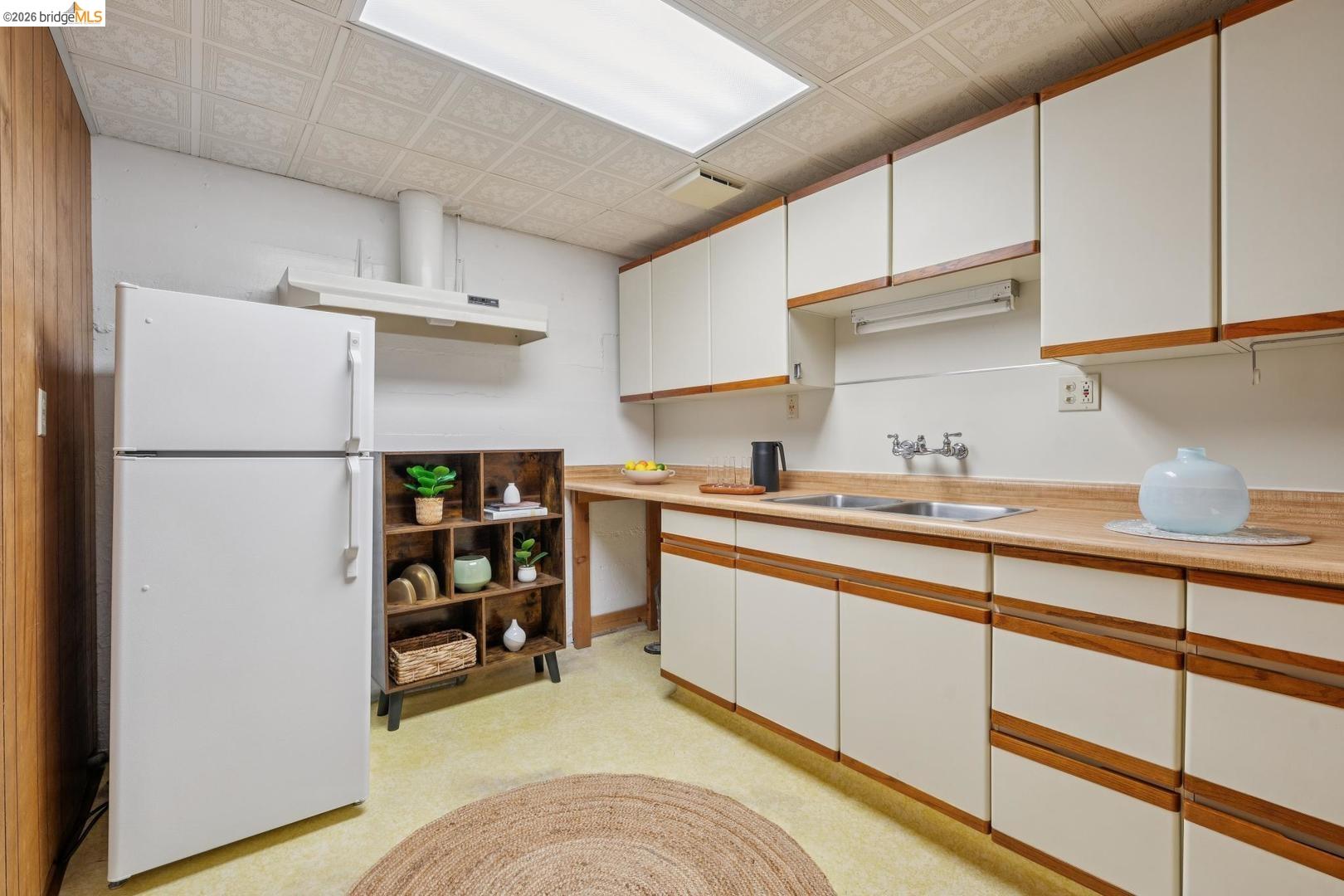 155 Avenida DR
