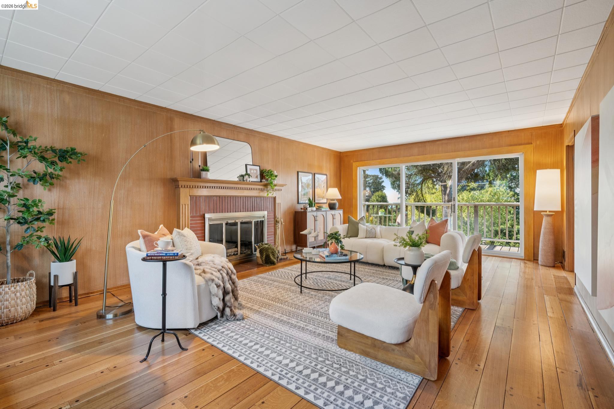 155 Avenida DR