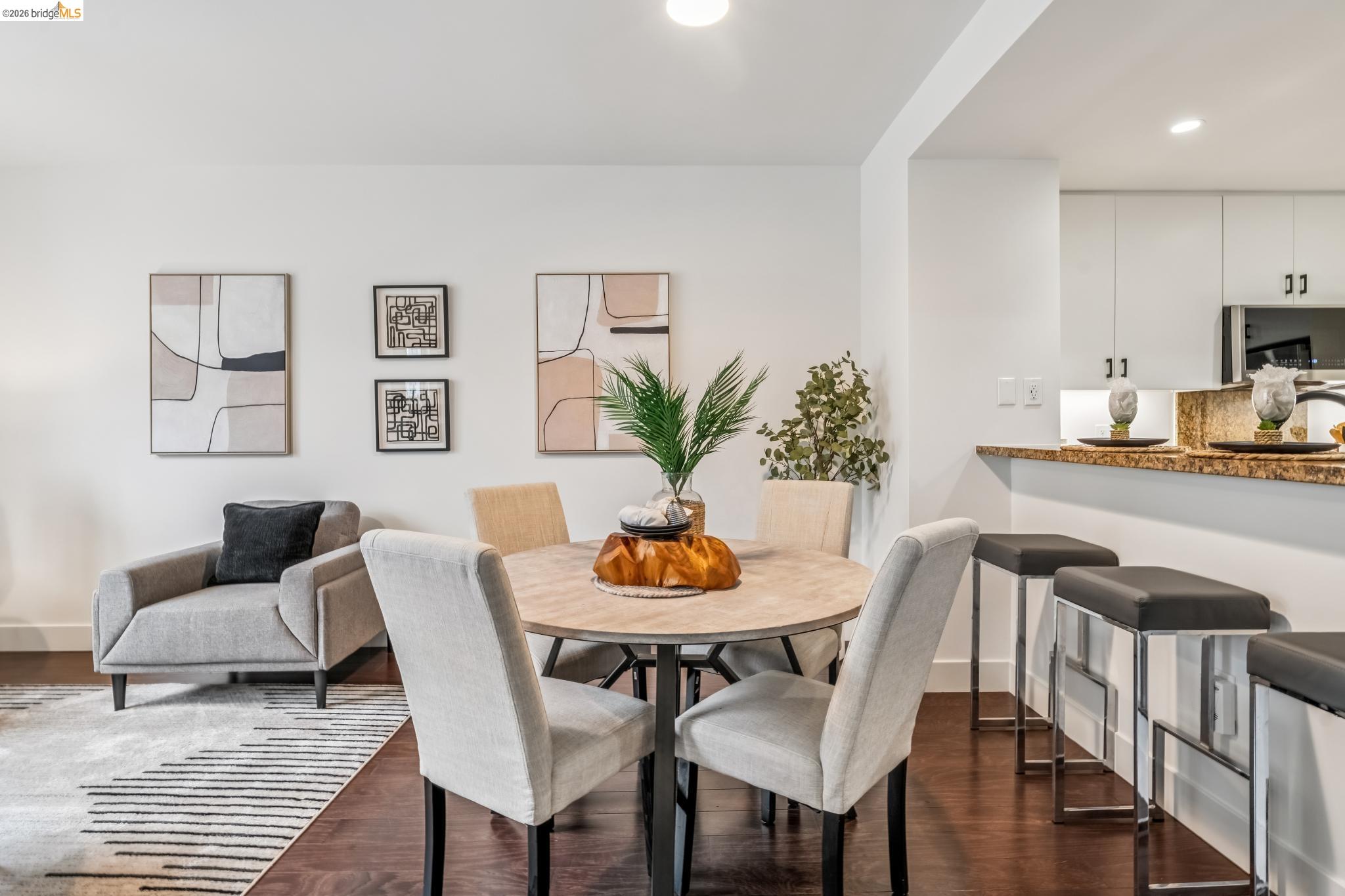 438 W Grand Ave # 717