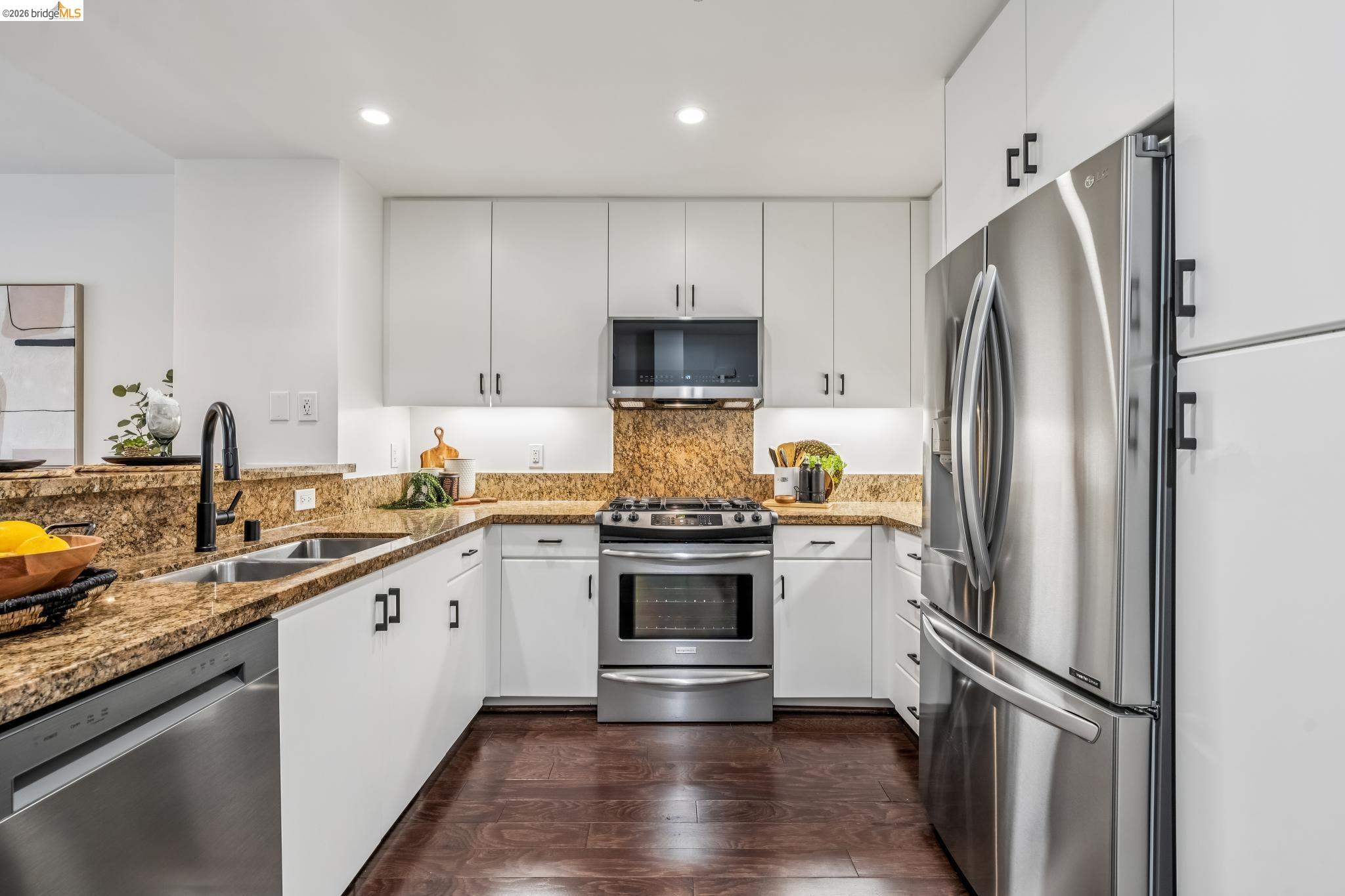 438 W Grand Ave # 717