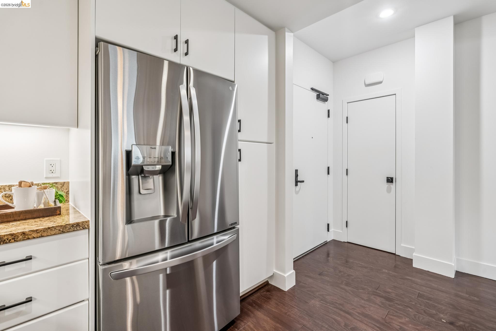 438 W Grand Ave # 717