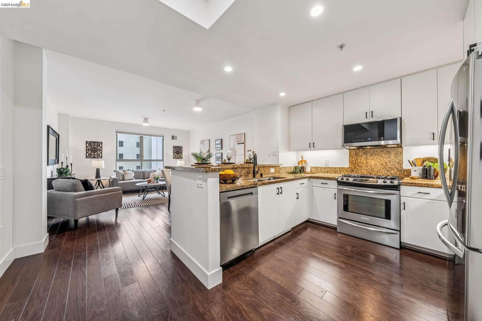 438 W Grand Ave # 717