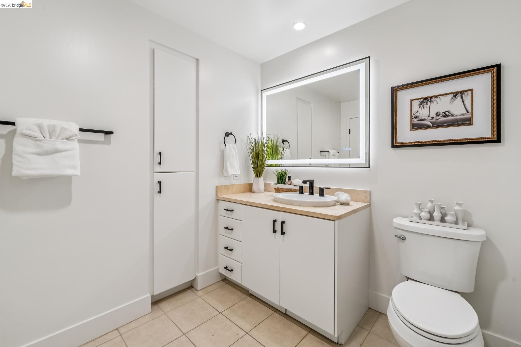438 W Grand Ave # 717