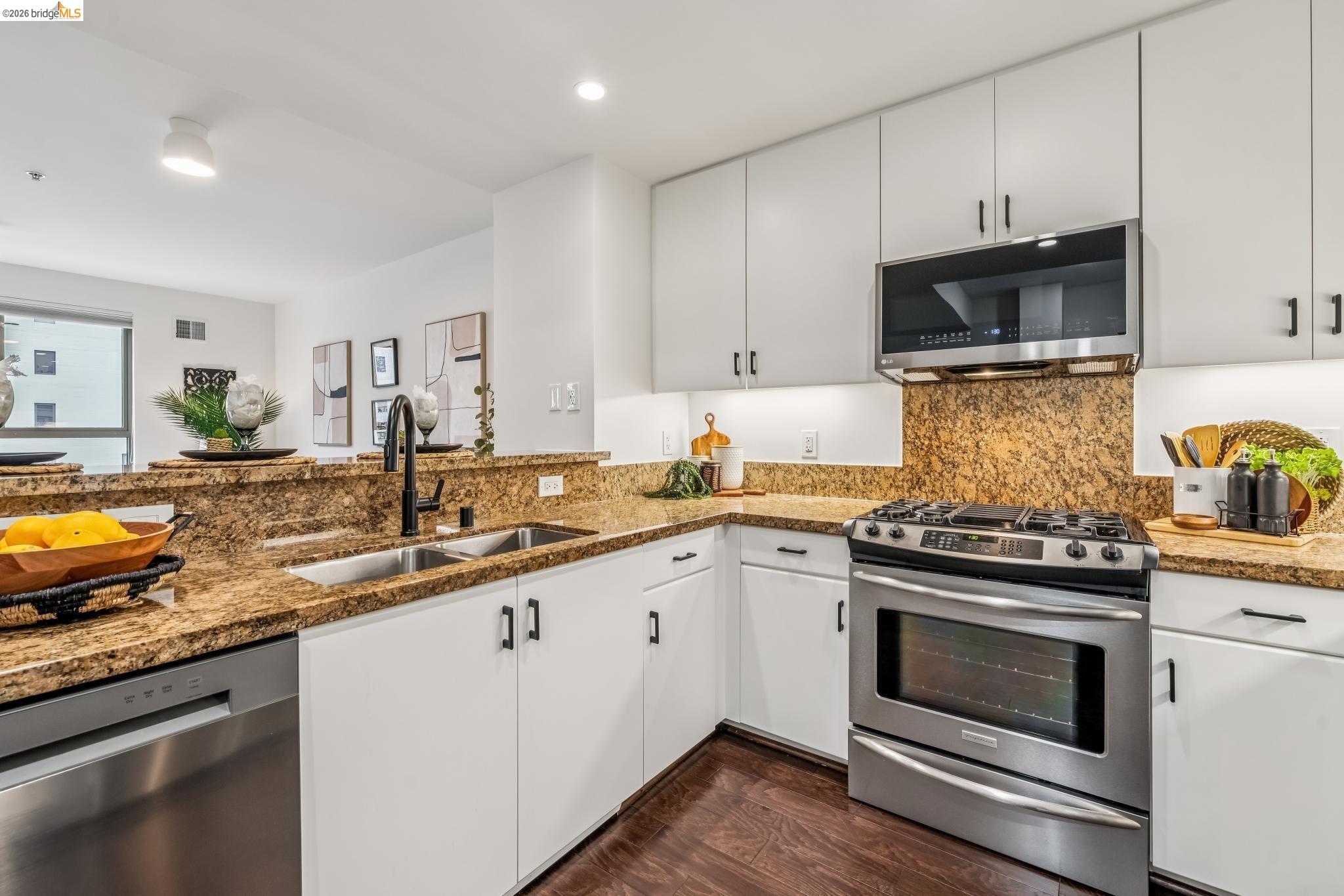438 W Grand Ave # 717