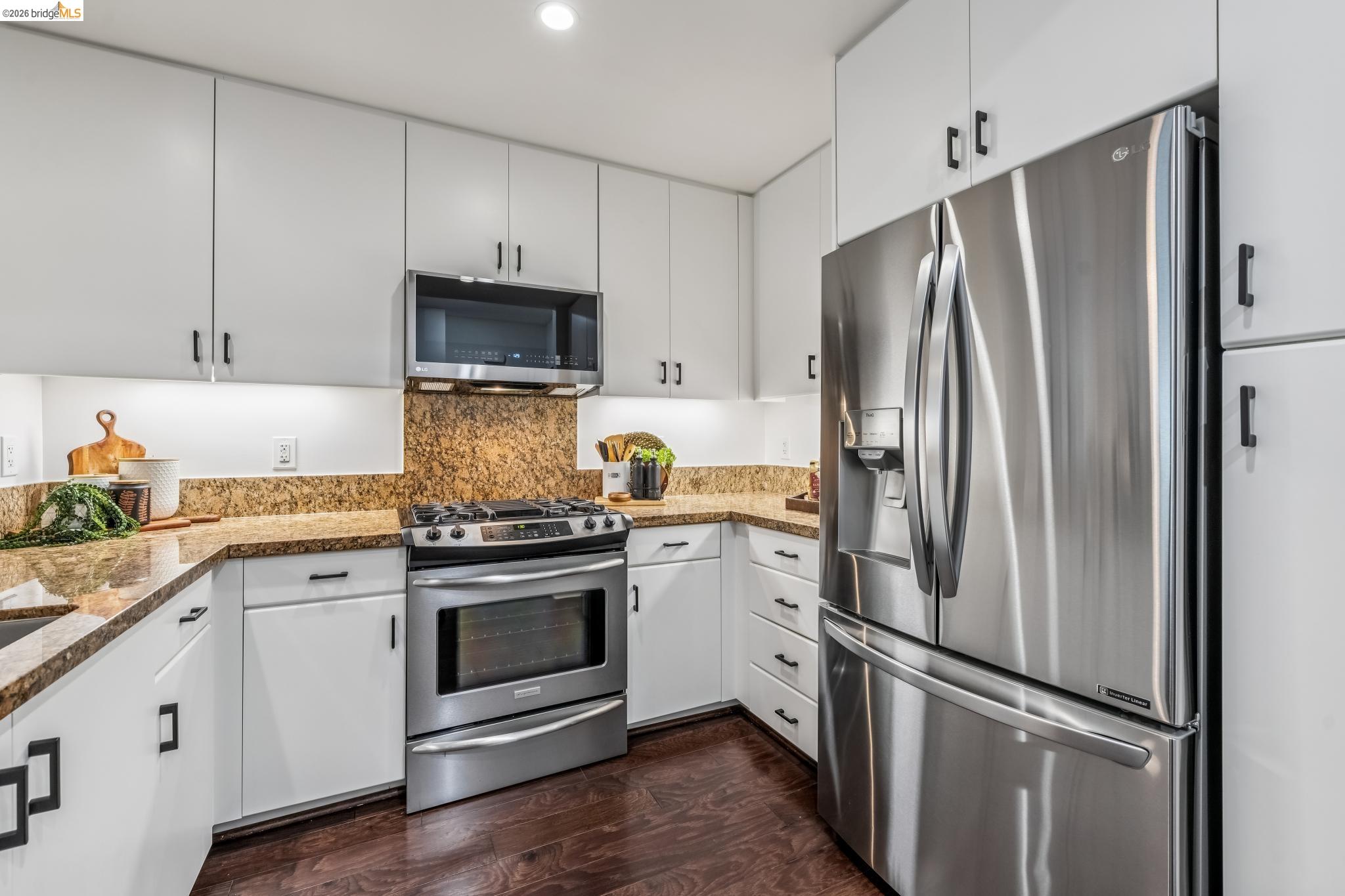 438 W Grand Ave # 717