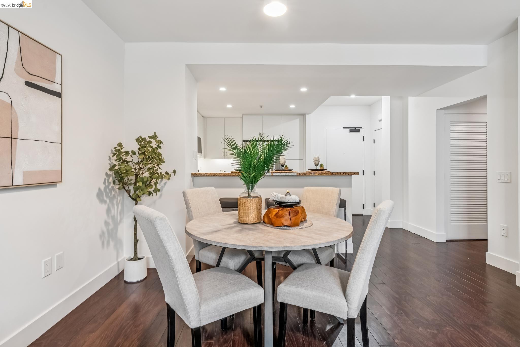 438 W Grand Ave # 717