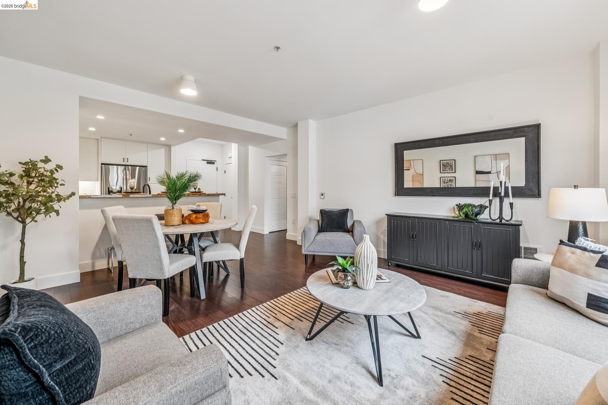 438 W Grand Ave # 717