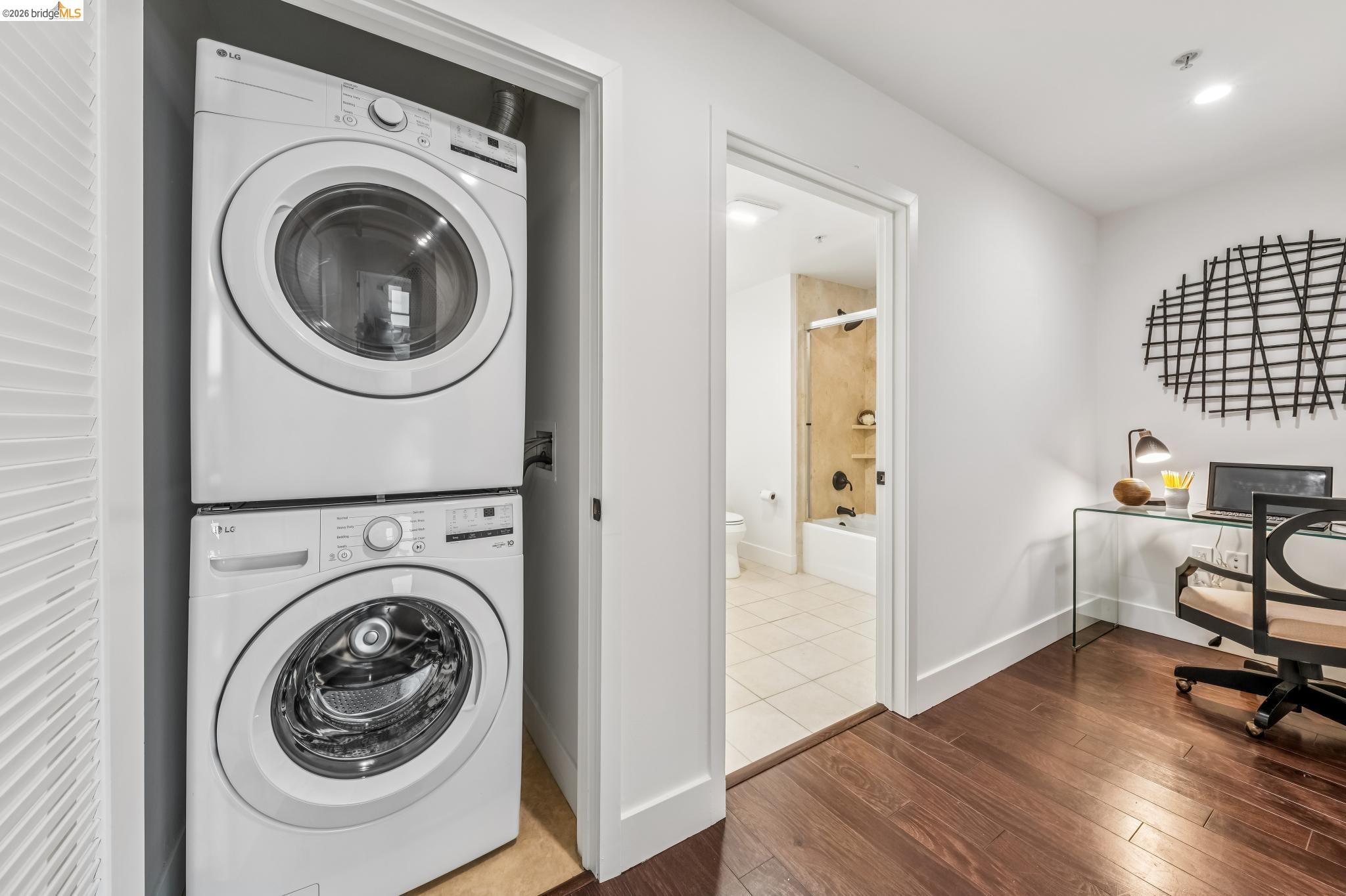 438 W Grand Ave # 717