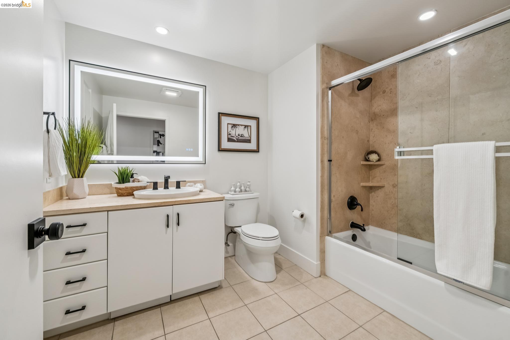 438 W Grand Ave # 717