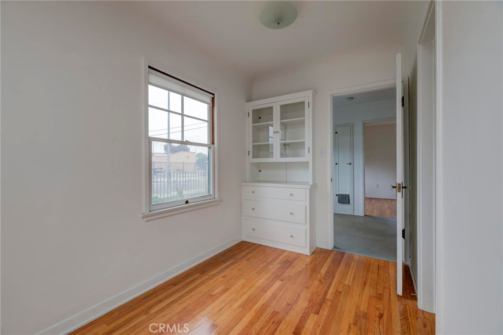 3412 S Victoria Avenue