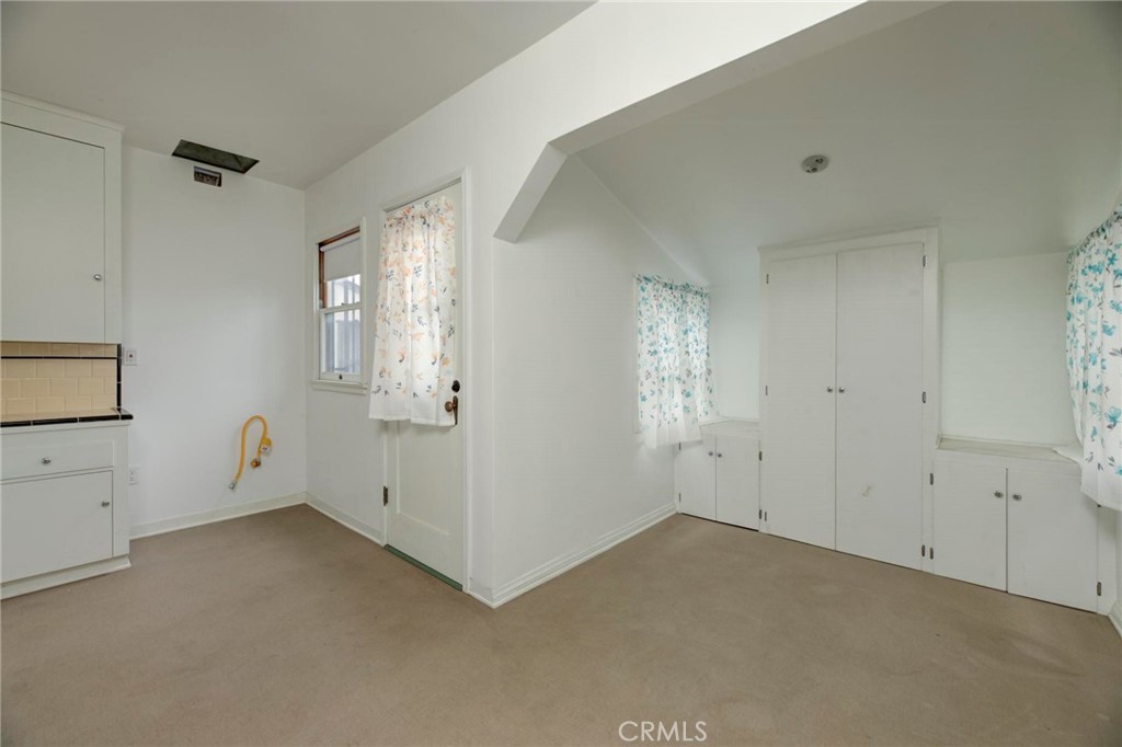 3412 S Victoria Avenue