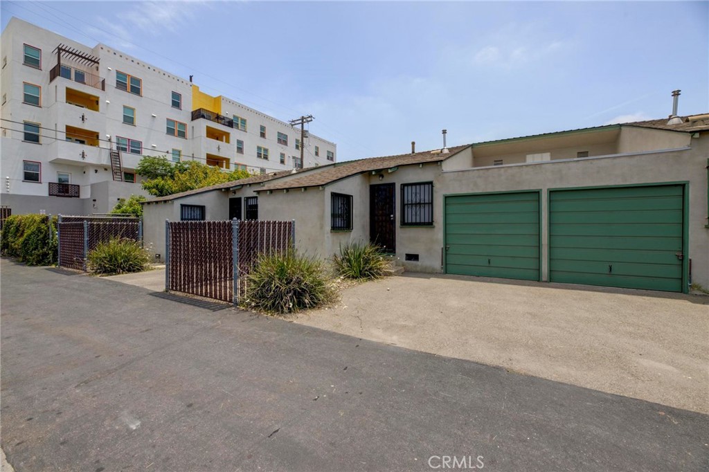 3412 S Victoria Avenue