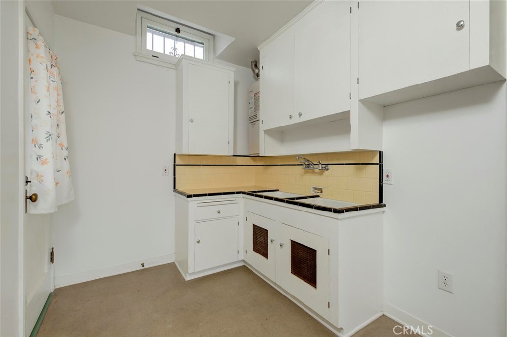 3412 S Victoria Avenue