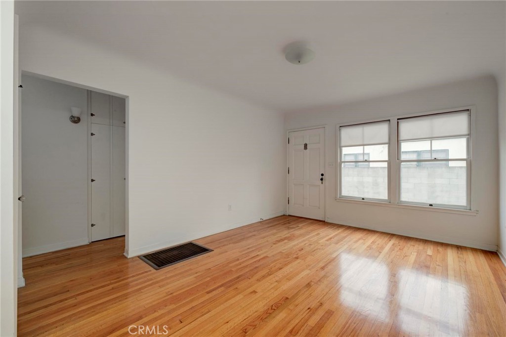 3412 S Victoria Avenue