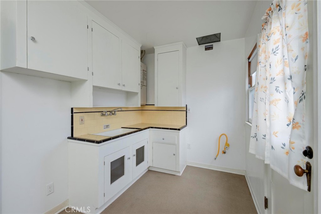 3412 S Victoria Avenue