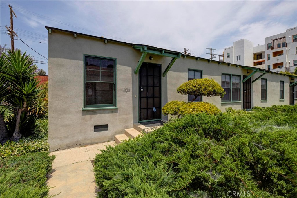 3412 S Victoria Avenue