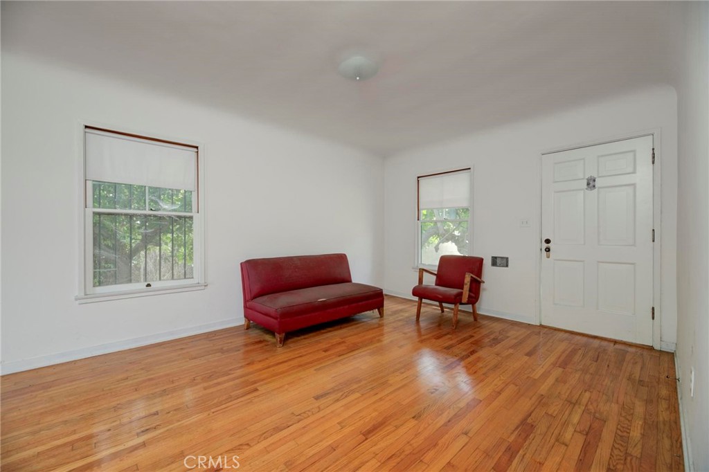 3412 S Victoria Avenue