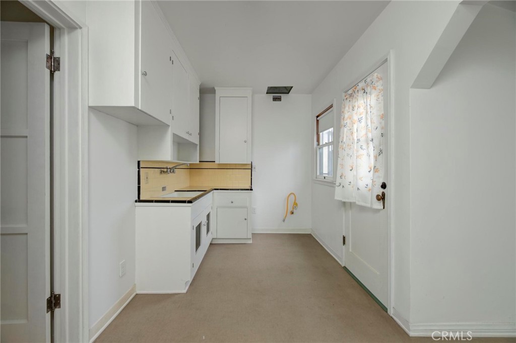 3412 S Victoria Avenue