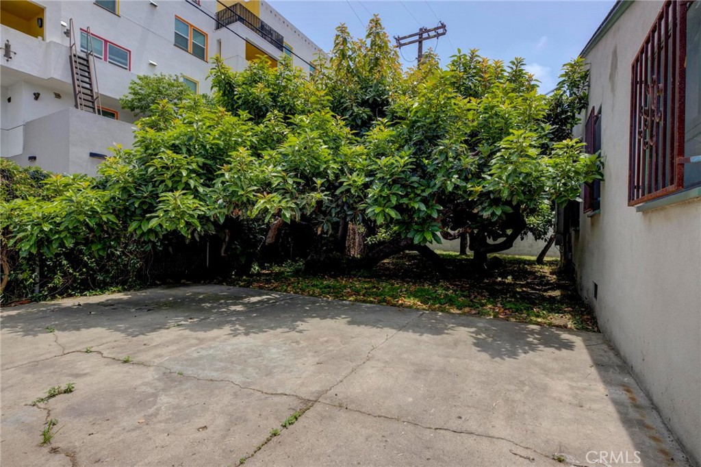 3412 S Victoria Avenue