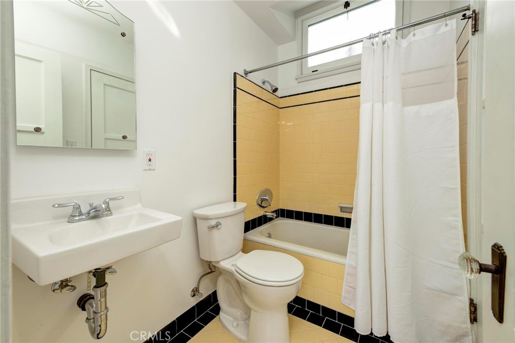 3412 S Victoria Avenue