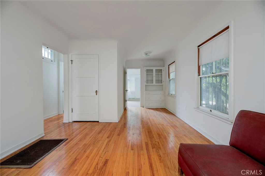 3412 S Victoria Avenue