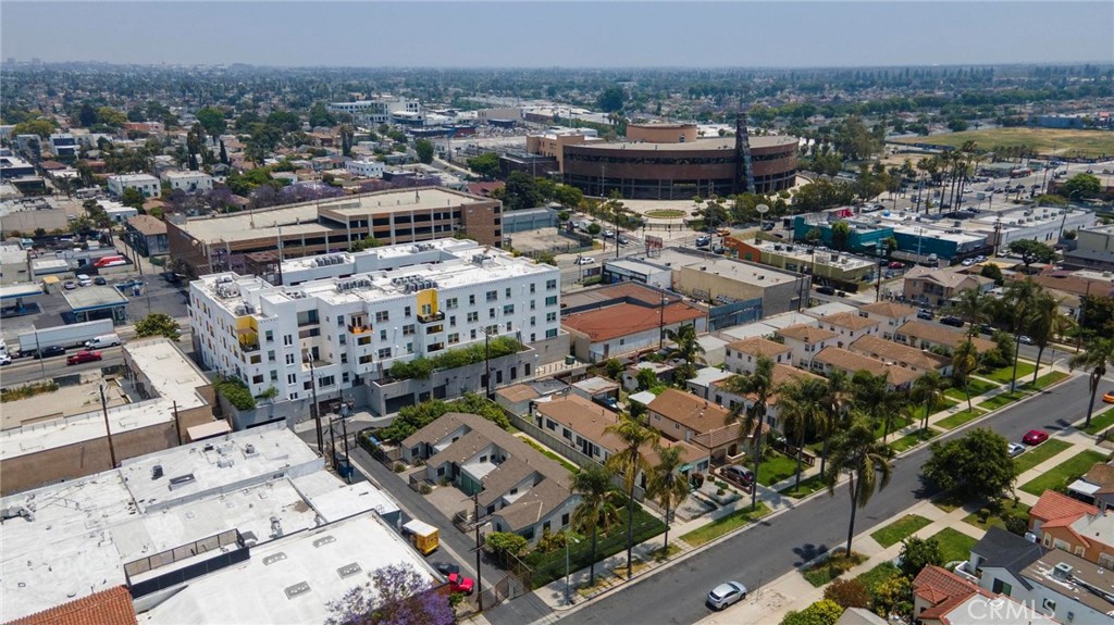 3412 S Victoria Avenue