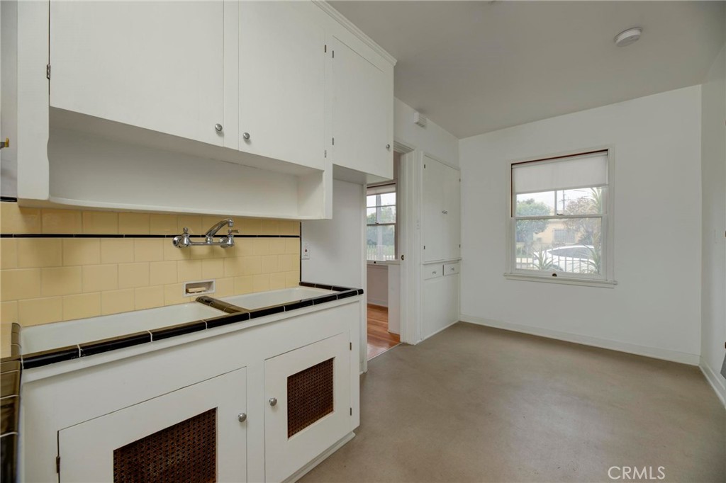 3412 S Victoria Avenue