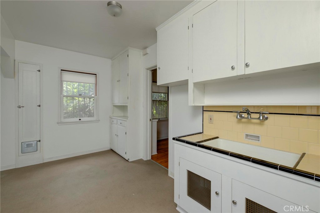 3412 S Victoria Avenue