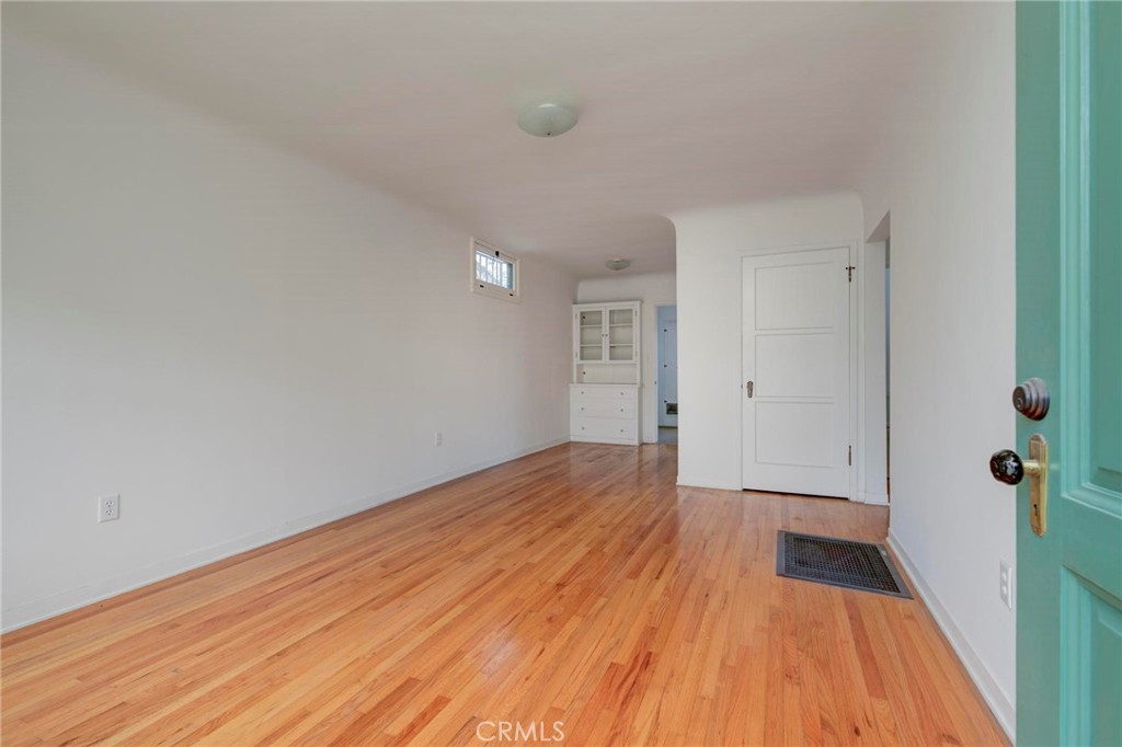 3412 S Victoria Avenue