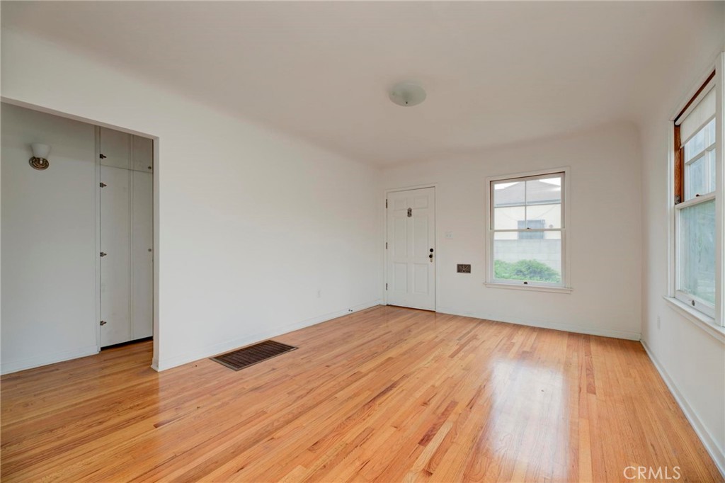 3412 S Victoria Avenue