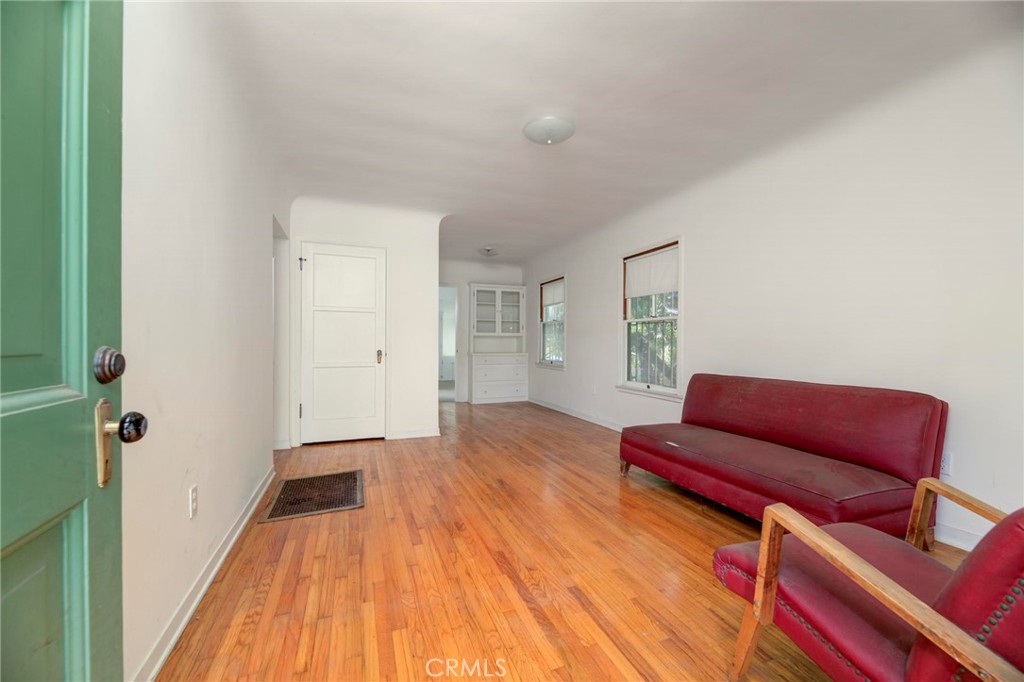 3412 S Victoria Avenue