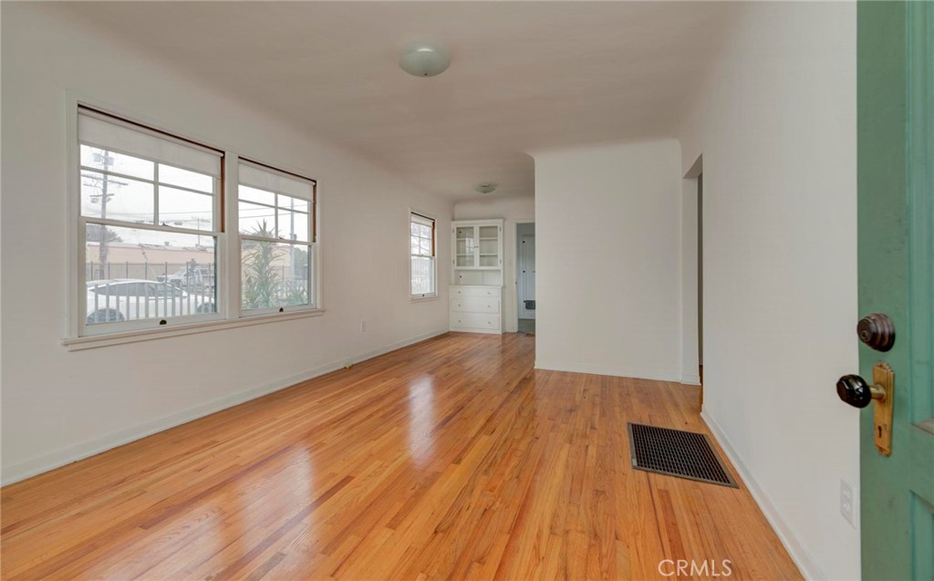 3412 S Victoria Avenue