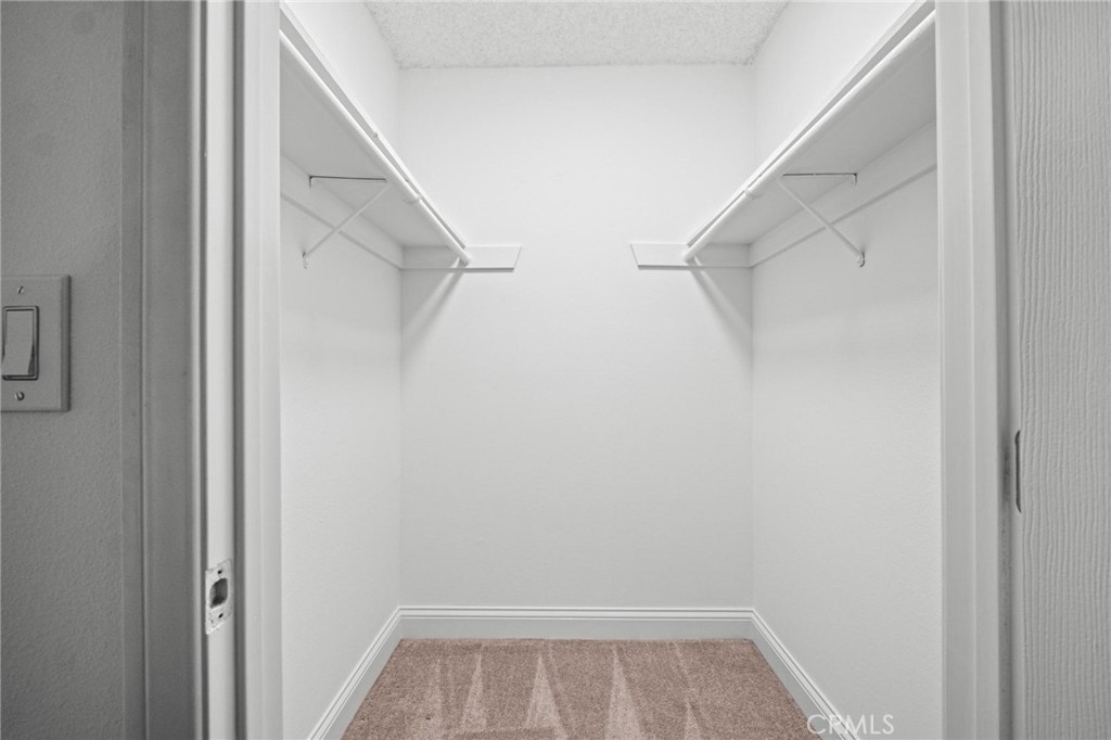 525 N Sycamore Avenue 203