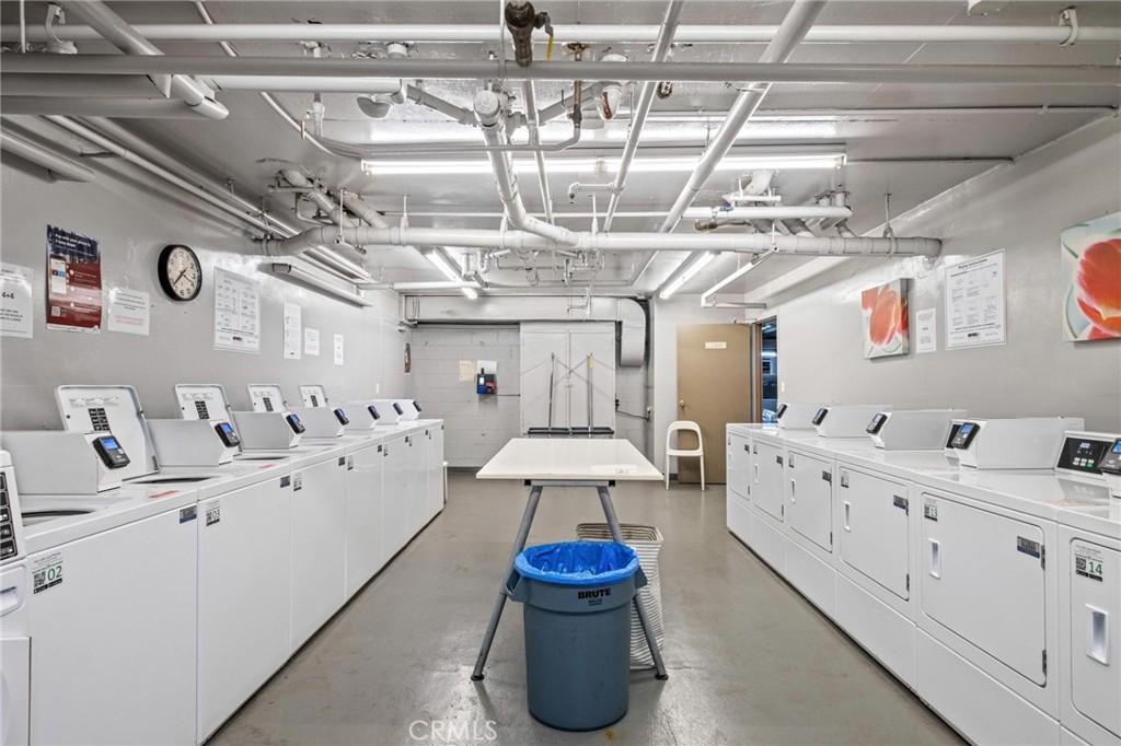 525 N Sycamore Avenue 203