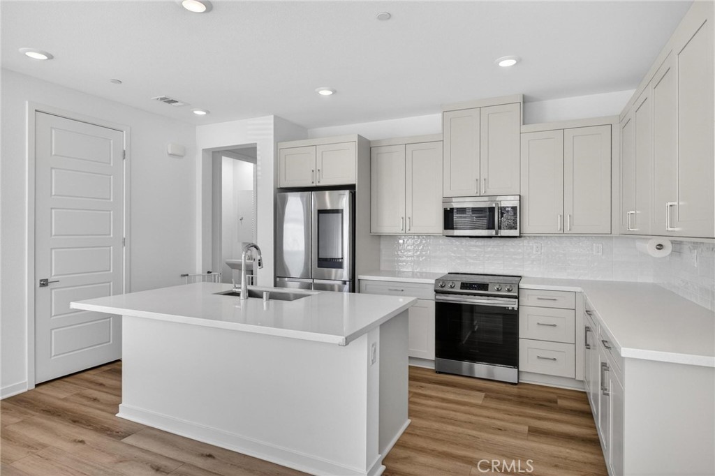 1554 W Plaza Del Amo