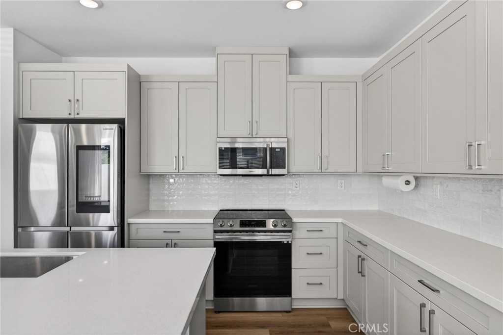 1554 W Plaza Del Amo