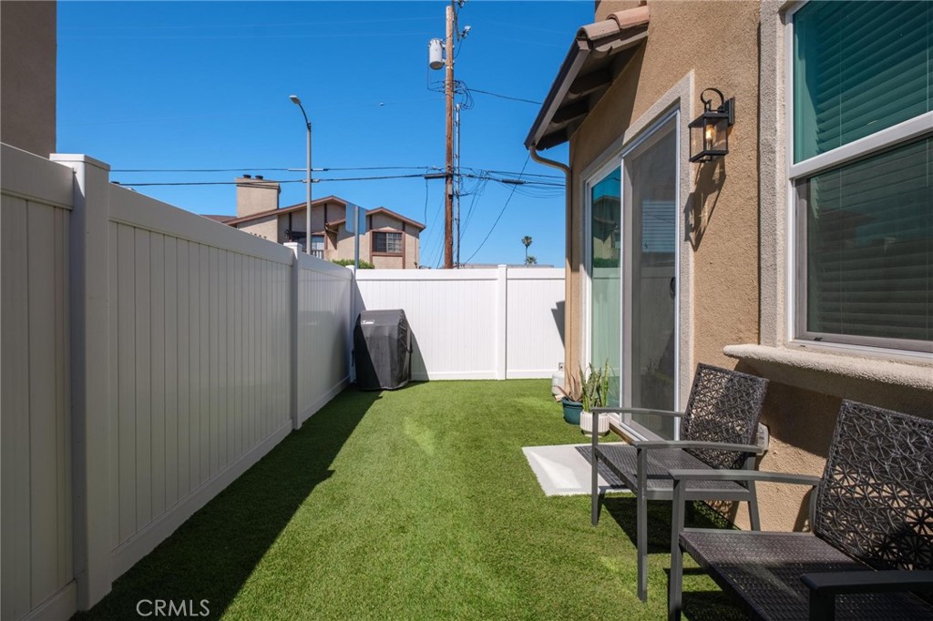 1554 W Plaza Del Amo