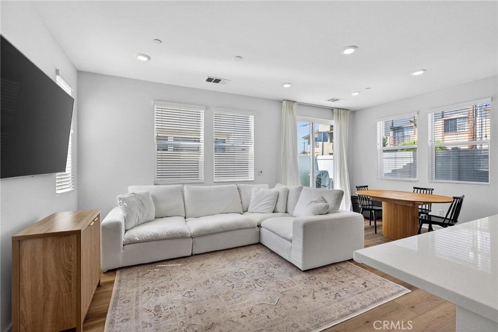 1554 W Plaza Del Amo