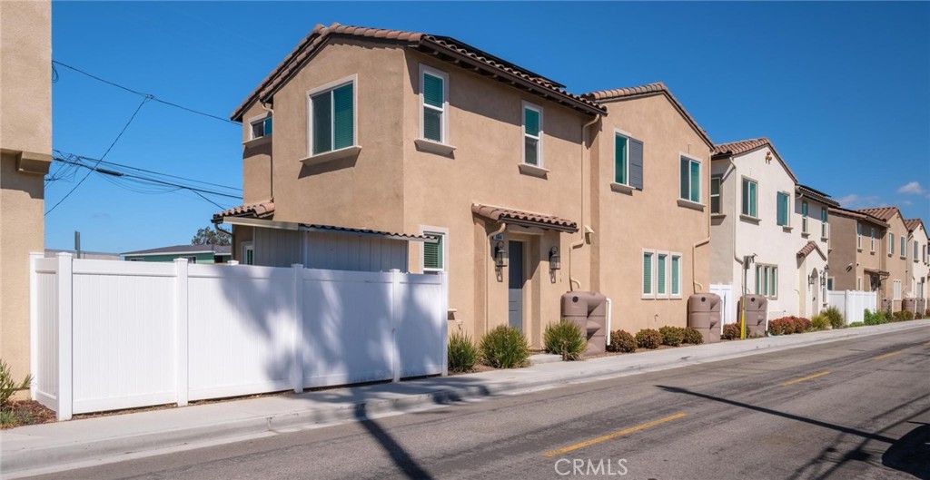 1554 W Plaza Del Amo