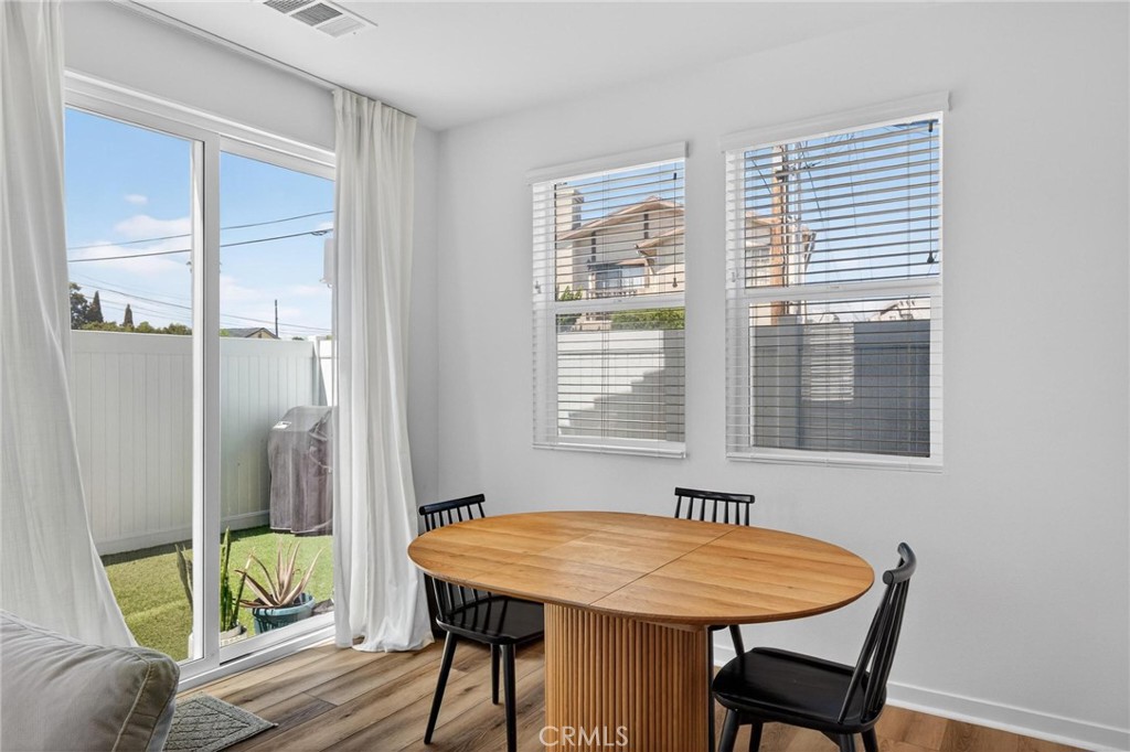 1554 W Plaza Del Amo